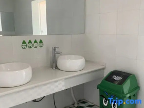 Kulunqi Tongxiang Youth Hostel