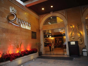 Queen's Suite Hotel