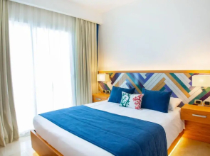 Cana Rock Condos Infinity Pool & Beach Suites