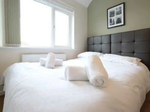 Solihull/NEC/Airport 3 BR Semi-detached House