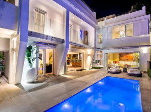 Clifton YOLO Spaces – Clifton Private Beach Villa