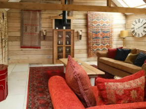 Moonlight Barn in Ascott