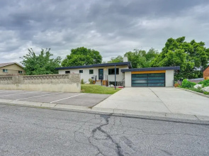 Convenient Apartment: 7 Mi to Salt Lake City!