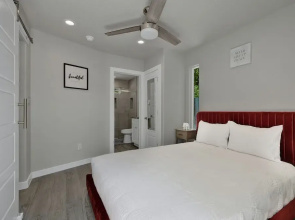 Red Door Movie Lounge Casita