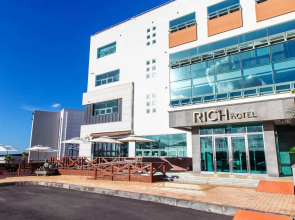 Rich Hotel