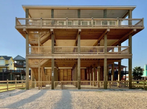 A Seaside Escape 5 Bedroom Home