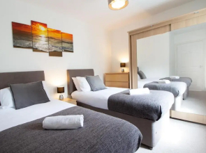 OPP Apartments HW -Contractors, M5 link, Sowton, Exeter City, free parking&Wifi