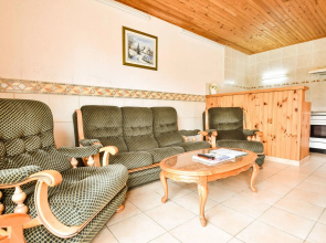 Beautiful Holiday Home, Near Centre. Private Pool. Private Garden. Roofed Terrace