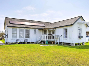 Pet-friendly Surfside Beach Home w/ Deck & Grill