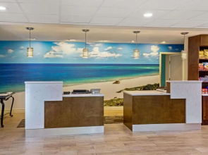 La Quinta Inn & Suites by Wyndham Sarasota - I75