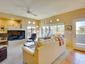 Oro Valley Condo w/ Community Pool: Near Hiking!