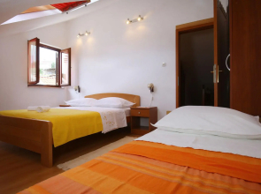 Apartments Boro in Splitska - island Brac