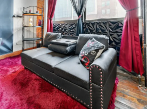 Beautiful 'rose Themed' Loft Near Downtown Detroit 1 Bedroom Apts