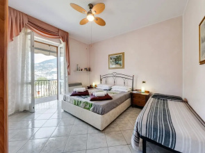 Traditional Apartment in Monte Isola near Lake Beach