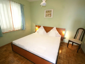 Spacious Apartment in Drage With Parking