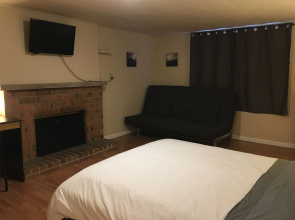 Brighton Guesthouse (Walk to Metro)