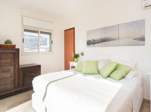 Spacious Duplex with Terrace 3-min From the Beach