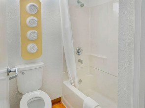 Motel 6 Los Angeles, CA - Los Angeles - LAX