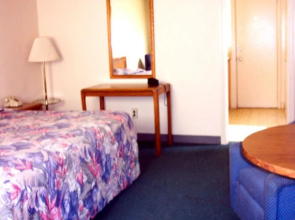 Plaza Motel