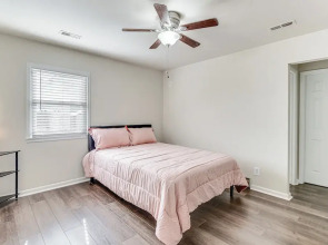 3 Mi to Huntington Beach: Hampton Family Home!