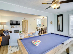 Walk to Lake & Pool: Hot Springs Village Getaway