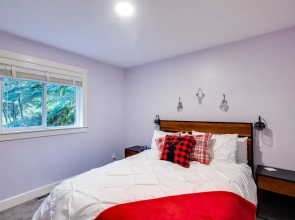 69SL - Upscale - Hot Tub - Wi-Fi - BBQ - Sleeps 8