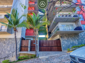 Centric 2BR Condo- Balcony - Rooftop Pool
