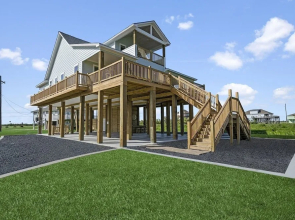 The Big Shore 4 Bedroom Home by RedAwning