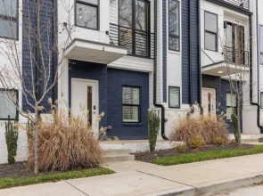 Monty by Avantstay 4bdr 4ba, Balcony w/ Outdoor Seating, 5mins to DT