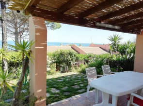 "Ruby Seadragon Holiday Home" a 80 m dal mare con giardino recintato P5584