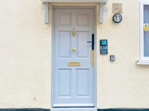 2 Bed Town Centre Free Park Wi-Fi Garden