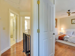 Shop, Dine, Explore Commercial St! Coastal Retreat