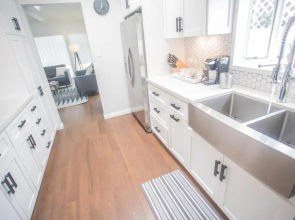 Enchanting Sherman Oaks Home With Pool sleeps 10