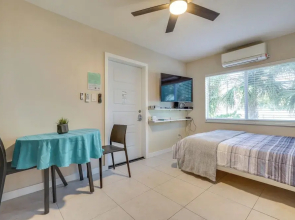1 Mi to Pompano Beach Pier: Pet-friendly Studio!