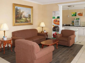 Econo Lodge East