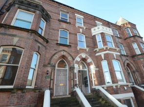 Apartment 1 the Keyes- Stylish & Spacious Apartment with Free Parking