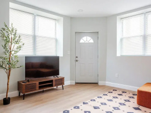 Stylish Minimalist Stay in City Center