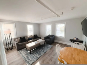 Water Access 5-bed 2-bath Retreat