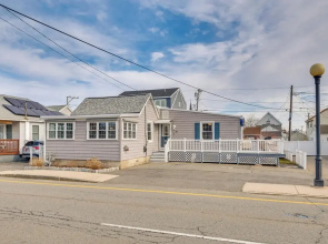 Near Beaches & Waterfront Dining: Home in Hampton!