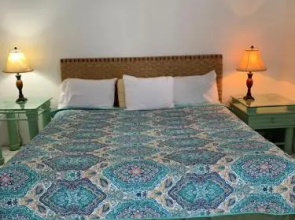 Edwards Inn