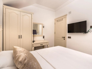 Lovely Flat 300 m to Beach With Shared Pool in Kas