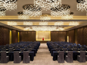 HUALUXE Shanghai Twelve at Hengshan by IHG