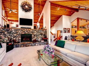 Skidder Trail Bear Lodge at Northstar - 5 Br Home