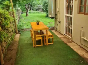 Lovely 1 Queen bed, 1 Sleeper couch Self-catering cottage