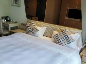 Lanmeng Zhuzhilian Holiday Hotel (Sanya Meili Zhiguan)