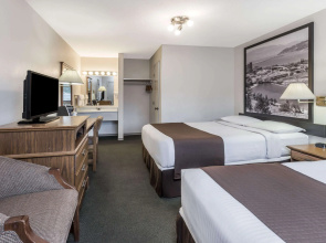 Super 8 by Wyndham Kelowna BC