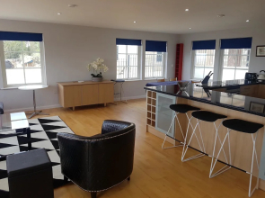 Springmeadow House by Cardiff Holiday Homes