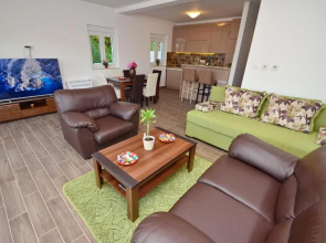 Leut Stone Residence