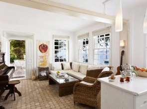 Waterfront Cottage in Ta l ca