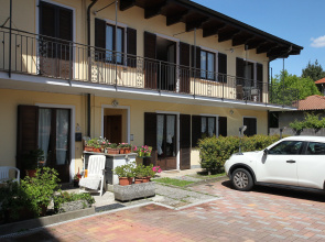 Petalo Bianco 100m from lake